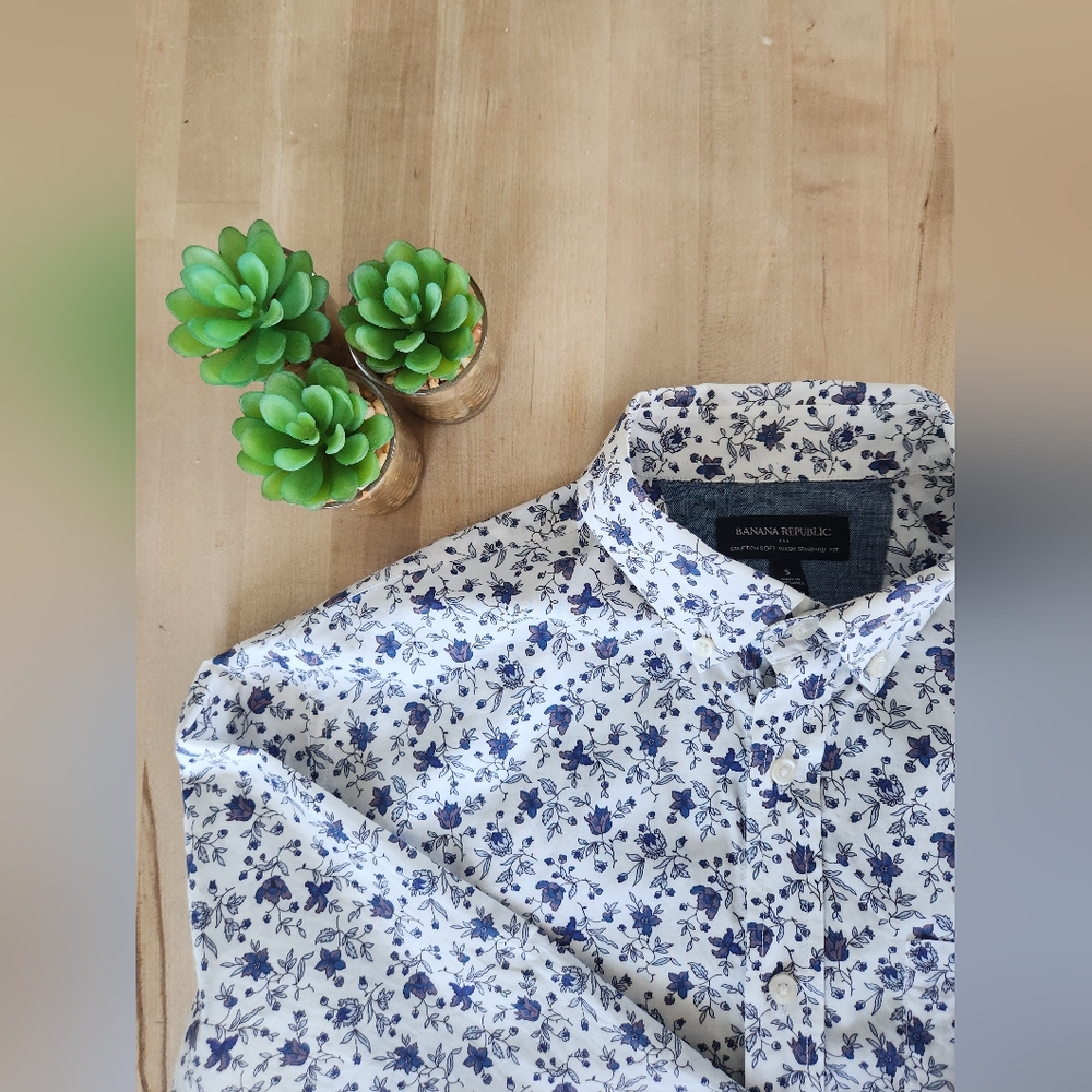 Banana Republic Stretch Softwash Floral Shirt - Picture 2 of 7